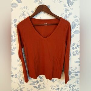 a.n.a Women’s Long Sleeves V Neck Tee Orange Small. New w tag